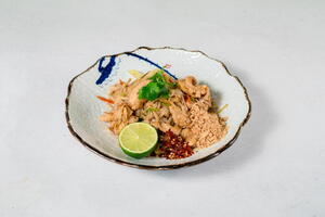 160. Nudle Phad Thai s kuřecím masem