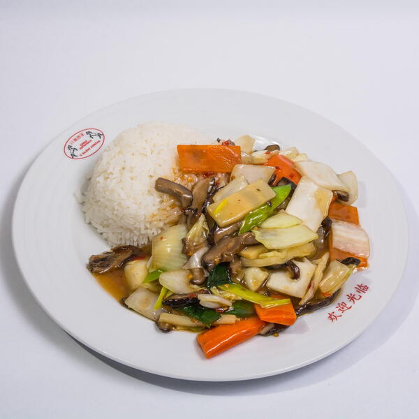 M75. Míchaná zelenina s bambusem a černými houbami + rýže